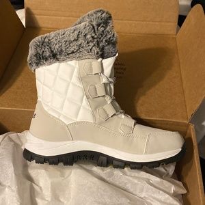White ski boots size 9
